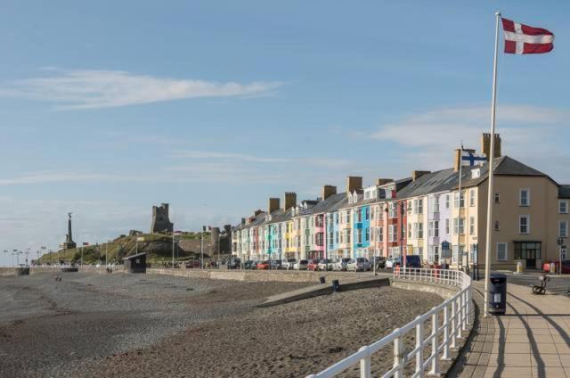 Spacious Luxury Escape With Sea Views And Pet Friendly At Clarach Bay Aberystwyth Bagian luar foto
